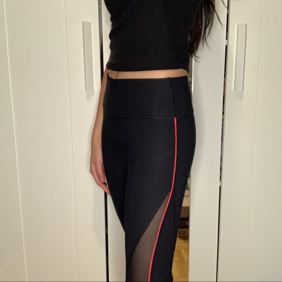 La Vie En Rose Cropped Mesh Detail Active Leggings - Picture 4 of 13